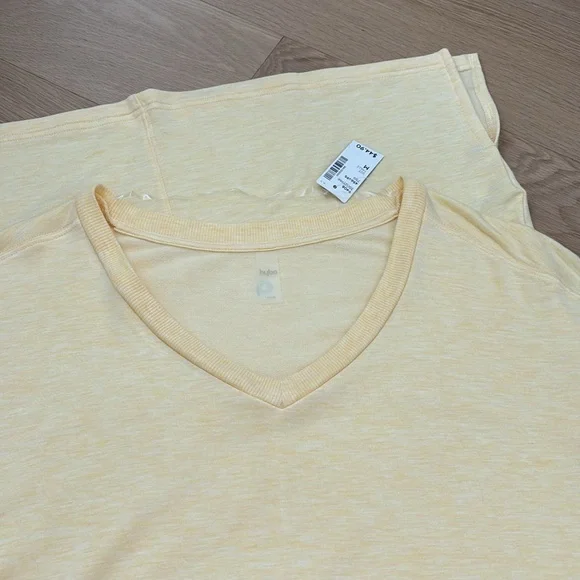 NWT HYBA (M) Tunic Ultra-Soft Activewear Stretch Rolled Sleeves Yellow - Medium - Picture 3 of 9